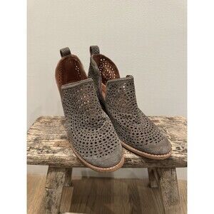 Jeffrey Campbell Taggart Perforated Suede Cutout Booties Taupe Grey 8.5 EUC